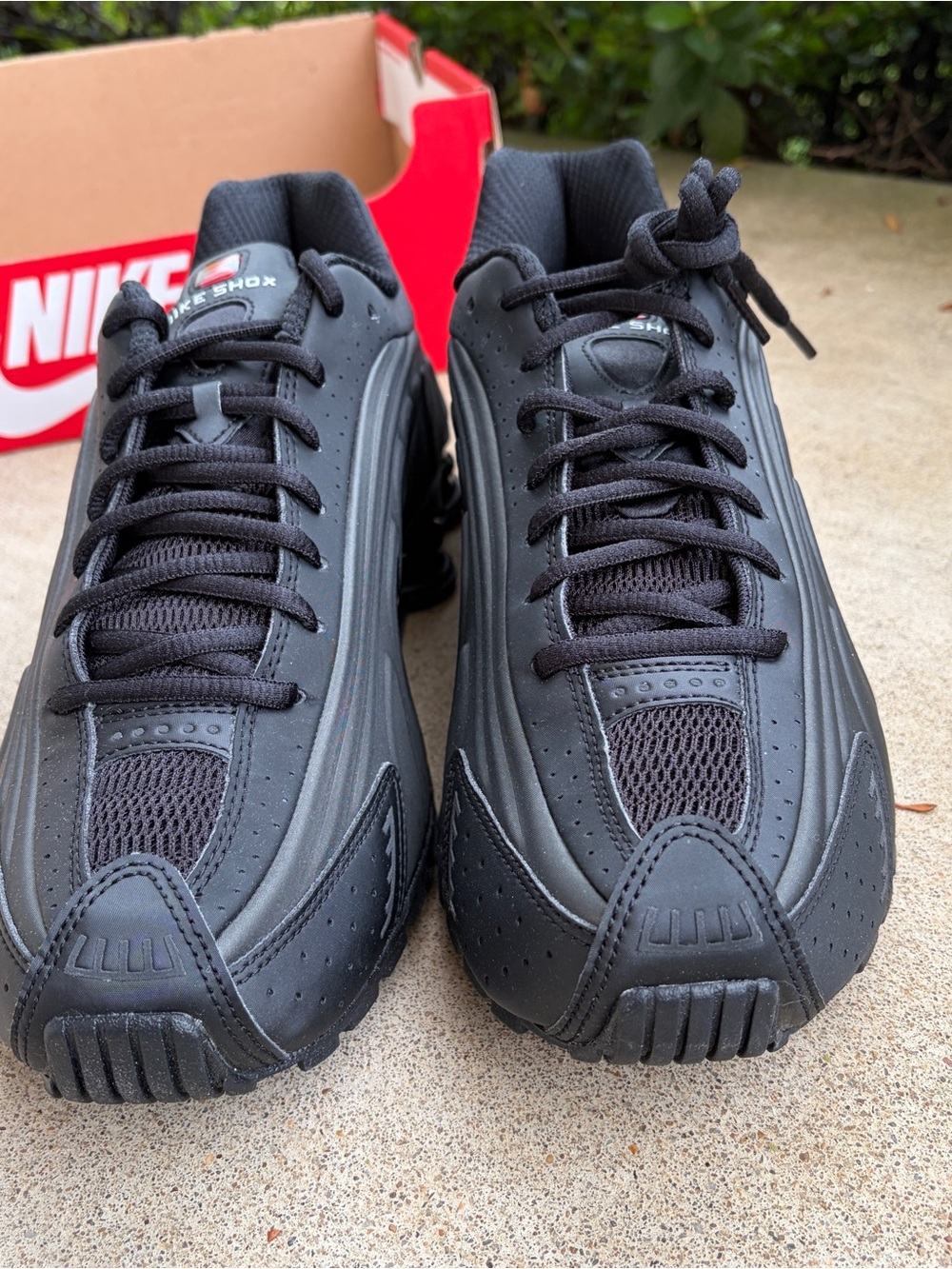 Nike Shox R4 Black Triple Black HQ1988-001 Men’s Sz 9.5 Running Shoes NEW**